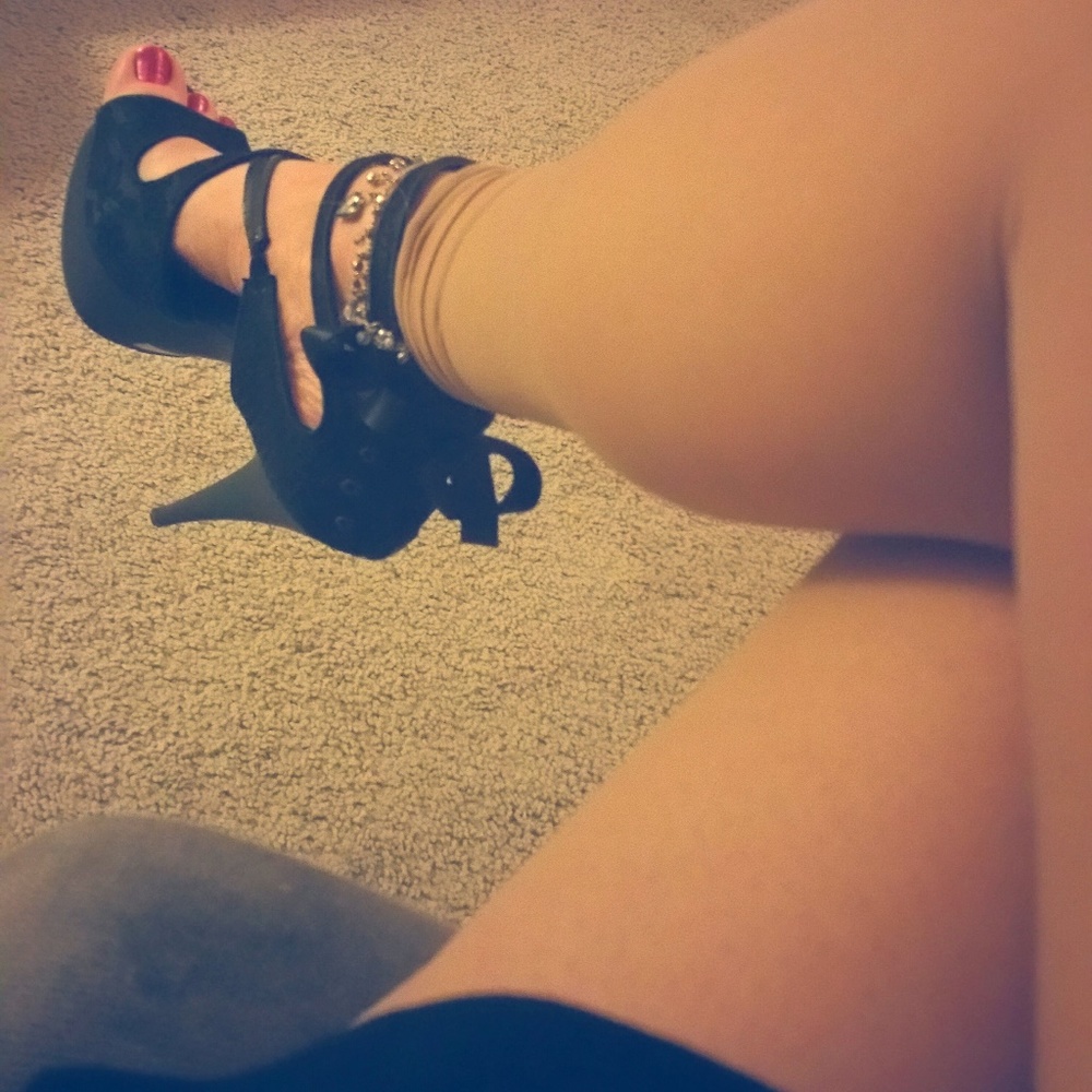 7 inch pleaser heels